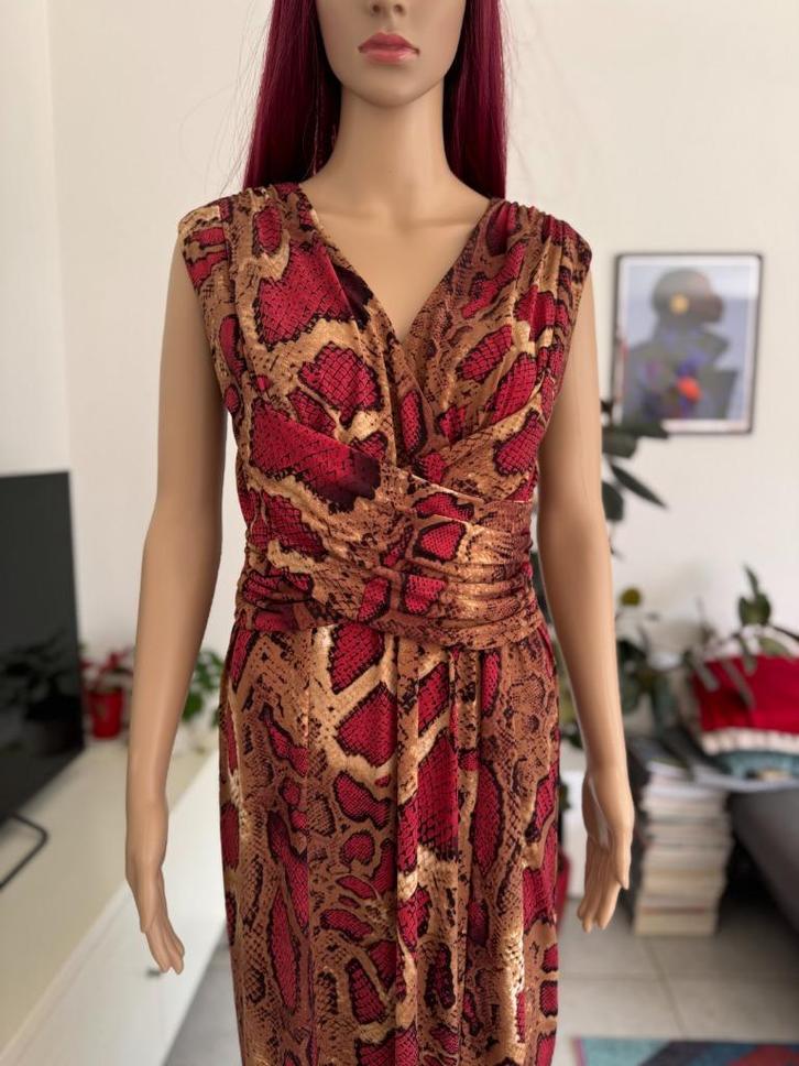 Gorgeous maxi dress with python print (size S/M) new, Kleding | Dames, Jurken, Nieuw, Maat 38/40 (M), Rood, Onder de knie, Ophalen of Verzenden
