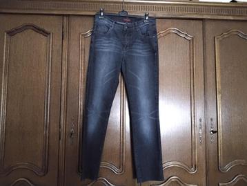 Jeansbroek van Angels beschikbaar voor biedingen