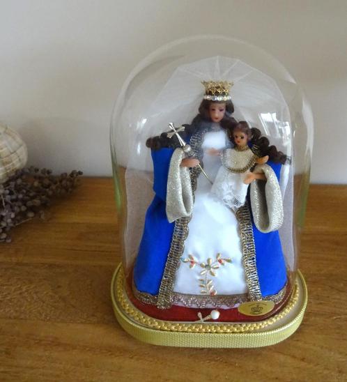 Marie avec Enfant Jésus sous cloche en verre, Antiquités & Art, Antiquités | Objets religieux, Enlèvement ou Envoi
