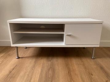 TV kast  beschikbaar voor biedingen