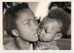 Gevaert foto kaart vrouw en kind indigène congo?, 1940 tot 1960, Kinderen, Ophalen of Verzenden