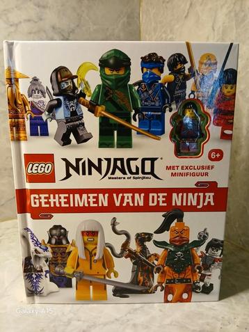 lego ninjago handboek met exclusief minifig