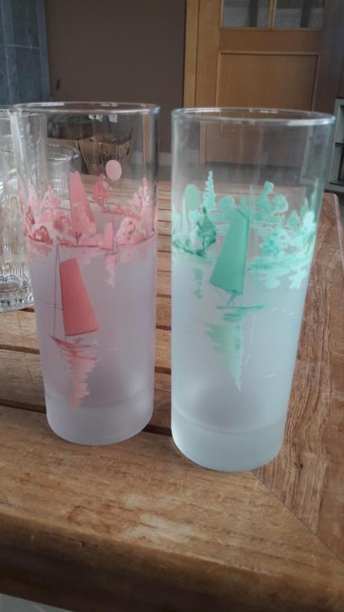 Lot van 2 mooie grote limonadeglazen met boten., Huis en Inrichting, Keuken | Servies, Zo goed als nieuw, Glas of Glazen, Glas