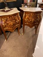 Paar marqueterie ladenkastjes met marmer blad, Enlèvement