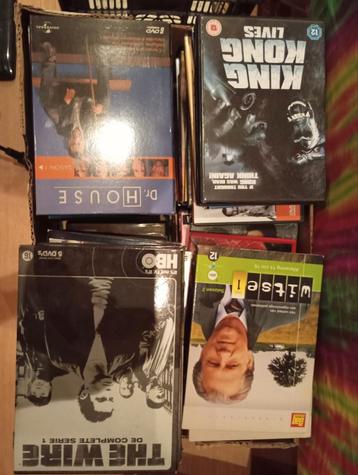 Doos met 80 tal DVDs beschikbaar voor biedingen