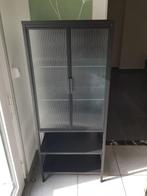 Armoire vitrée, Enlèvement