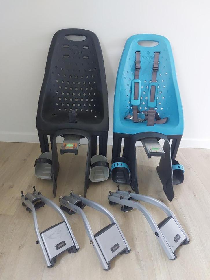 Thule Yepp Maxi fietstoeltje (2), Fietsen en Brommers, Fietsaccessoires | Fietsstoeltjes, Zo goed als nieuw, Achterzitje, Voetsteuntjes