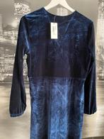 NIEUW blauw velours jurk - GRATIS pull trui cardigan 44-46, Kleding | Dames, Maat 46/48 (XL) of groter, Nieuw, Onder de knie, Verzenden