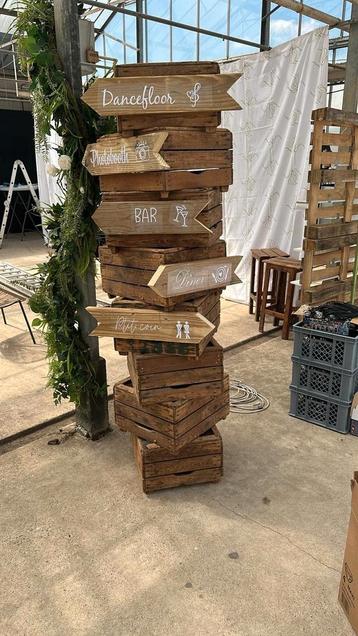 Pijlen met aanduiding voor feesten beschikbaar voor biedingen