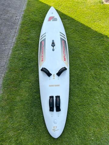 F2 Sputnik worldcup 275, 95 L board in topstaat beschikbaar voor biedingen