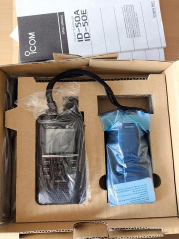 SET: Icom ID50 + speakermike + SD card + powersuply beschikbaar voor biedingen