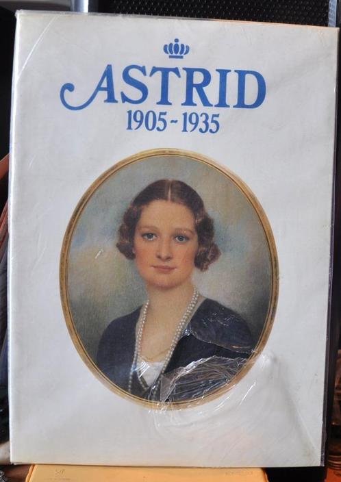livre astrid 1905-1935 (x2264), Verzamelen, Koningshuis en Royalty, Zo goed als nieuw, Tijdschrift of Boek, Ophalen of Verzenden
