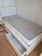 Ikea Malm wit bed 90x200 + matras + lattenbodem + 2 laden, Ophalen, Zo goed als nieuw
