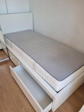 Lit blanc Ikea Malm 90x200 + matelas + sommier à lattes + 2, Enlèvement, Comme neuf