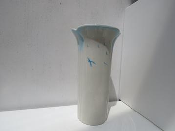 Rare vase à fleurs en porcelaine estampillé ILLI 516