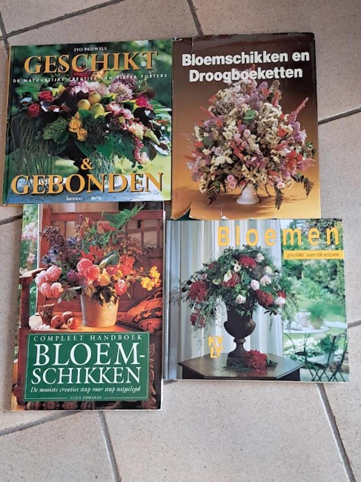 1 boek naar keuze(van deze 4)over bloemschikken, goede staat, Boeken, Wonen en Tuinieren, Gelezen, Bloemschikken, Groendecoratie
