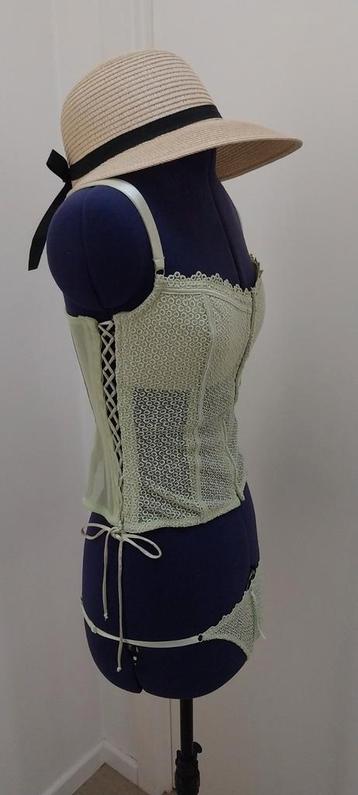 Valery pastelgroen bustier met string beschikbaar voor biedingen