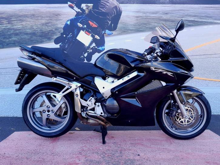 HONDA VFR800 Garantie 1 ou 2 ans MOTOSD, Motoren, Motoren | Honda, Bedrijf, Toermotor, meer dan 35 kW, 4 cilinders, Ophalen of Verzenden