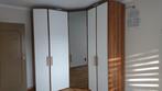Nolte hoekkleerkast met spiegeldeur, Huis en Inrichting, Kasten | Kleerkasten, Met hangruimte, Zo goed als nieuw, Notenhouten zijkant en witte fronten, middendeur: spiegel