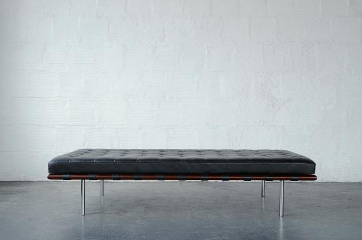 Barcelona daybed by Mies van der Rohe lookalike, Antiek en Kunst, Antiek | Meubels | Stoelen en Sofa's, Ophalen