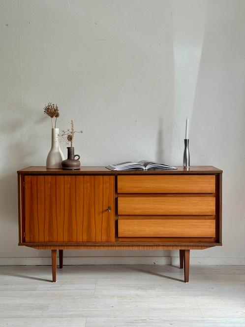 Vintage Zweeds dressoir sideboard jaren 60, Huis en Inrichting, Kasten | Dressoirs, Gebruikt, 100 tot 150 cm, 25 tot 50 cm, Met lade(s)