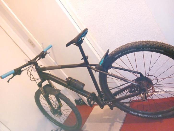 VTT Cube 22"
Aim Race Black´n´azure, Vélos & Vélomoteurs, Vélos électriques, Comme neuf, Cube, 55 à 59 cm, Enlèvement