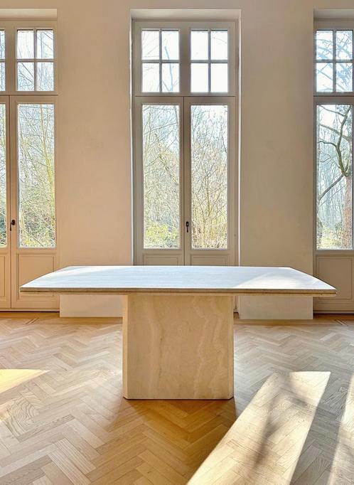 Travertin eettafel (tonvormig), Huis en Inrichting, Tafels | Eettafels, Ophalen of Verzenden