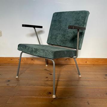 vintage design fauteuil Wim Rietveld beschikbaar voor biedingen