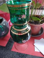 Een groene vaas op voet bohemian glas, Ophalen of Verzenden