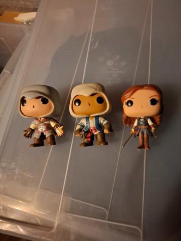 3 assasinscreeds poppen  funcopop beschikbaar voor biedingen