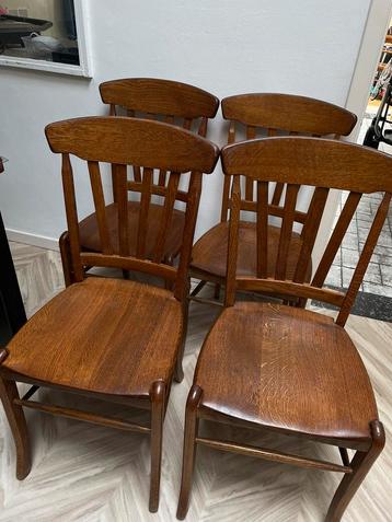 7 houten stoelen +1 beschikbaar voor biedingen