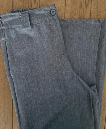 Broek met wijde pijpen beschikbaar voor biedingen