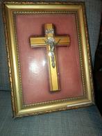 Vintage kruisbeeld onder gebogen glas, Ophalen of Verzenden