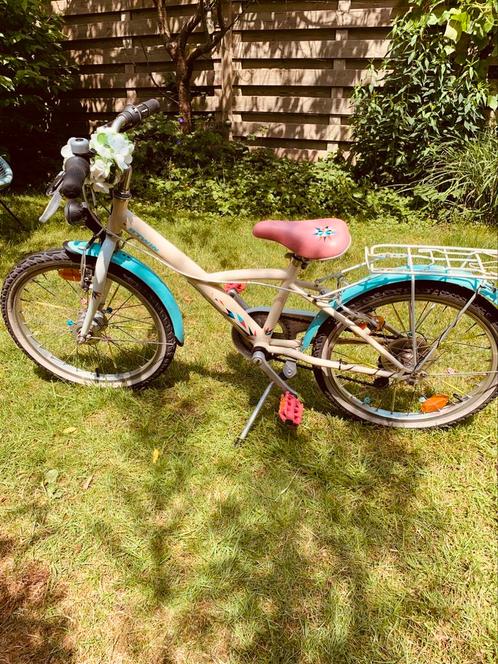 Lichtblauwe meisjesfiets B-twin  20 inch in zeer goede staat, Fietsen en Brommers, Fietsen | Meisjes, Zo goed als nieuw, 20 inch