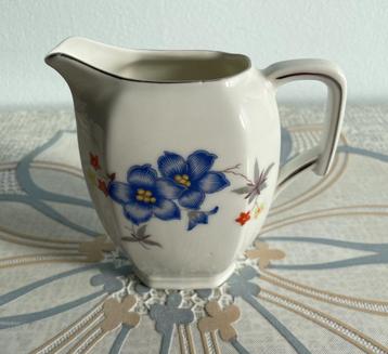 Tsjecho-Slowaaks melkkannetje van Gebrüder Benedikt beschikbaar voor biedingen