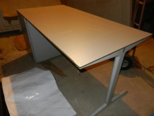 Bureau Ahrend, Huis en Inrichting, Bureaus, Bureau, Ophalen