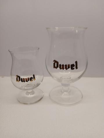 Twee kleine glazen met DUVEL-steel van 7,5 cl en 15 cl parfu beschikbaar voor biedingen