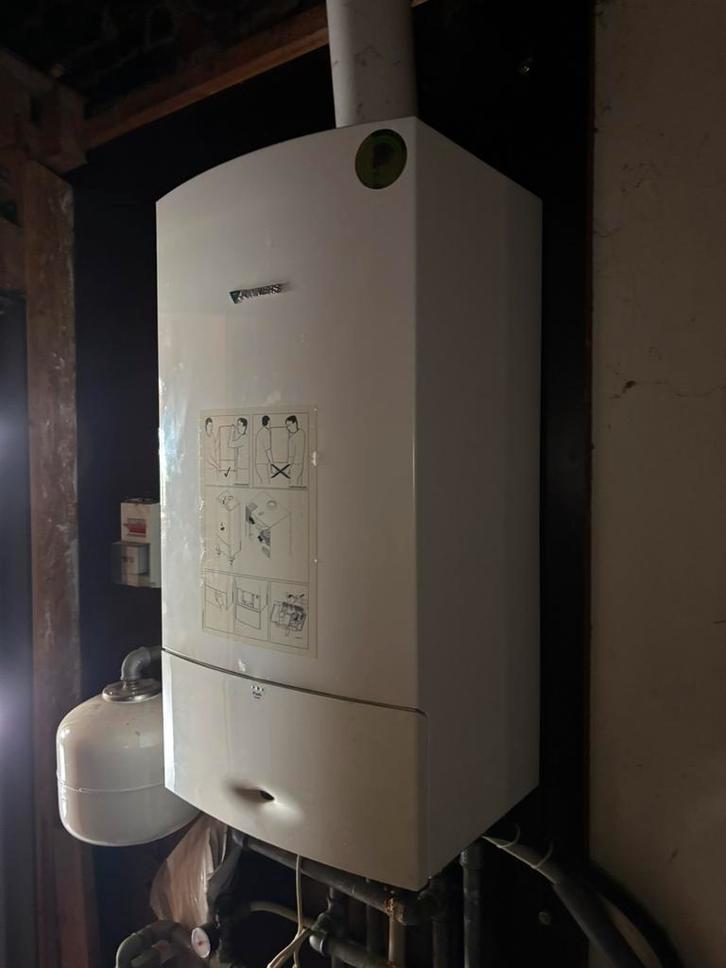Junkers condensatieketel, Vaillant ketel doorstroomverwarmer, Doe-het-zelf en Bouw, Chauffageketels en Boilers, Zo goed als nieuw