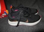 Dames Nike Sportschoenen - Maat 36,5 - zwart, Sport en Fitness, Overige typen, Ophalen of Verzenden, Nike, Zo goed als nieuw