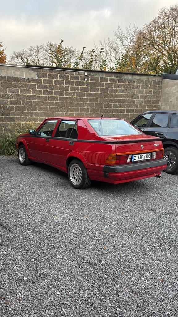 1987 Alfa Romeo 3.0 V6 America, Auto's, Alfa Romeo, Bedrijf, Benzine, Berline, 4 deurs, Handgeschakeld, Rood, Grijs, Stof, Achterwielaandrijving