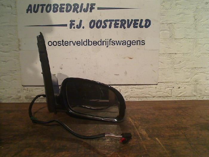 Buitenspiegel rechts van een Volkswagen Touran, Auto-onderdelen, Spiegels, Volkswagen, Gebruikt, 3 maanden garantie, Ophalen of Verzenden