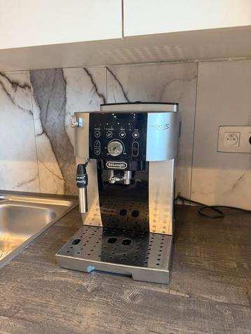 Volautomatische espressomachine plus zak bonen laaste foto beschikbaar voor biedingen