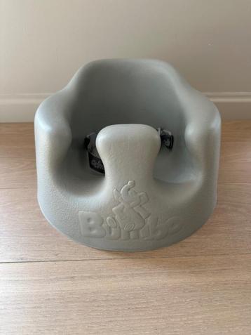 Bumbo kinderzitje met tafeltje beschikbaar voor biedingen