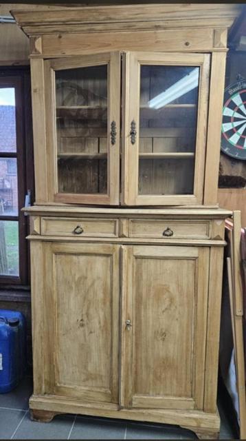 kast  beschikbaar voor biedingen