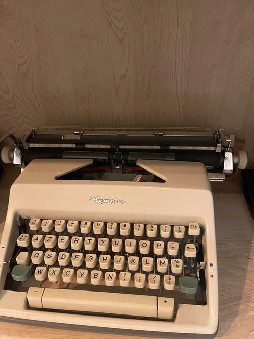Olympia SM9 premiere version, Antiek en Kunst, Antiek | Woonaccessoires, Ophalen of Verzenden