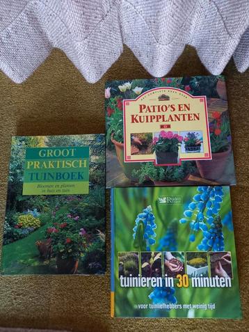 Drie groot formaat hardcover tuinboeken als nieuw. beschikbaar voor biedingen