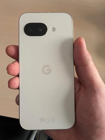 Google Pixel 9A (met cover) Als Winkelnieuw. beschikbaar voor biedingen