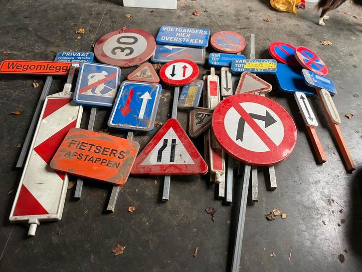 Gebruikte verkeersborden en palen – volledig lot te koop, Doe-het-zelf en Bouw, Overige Doe-Het-Zelf en Bouw, Gebruikt, Ophalen