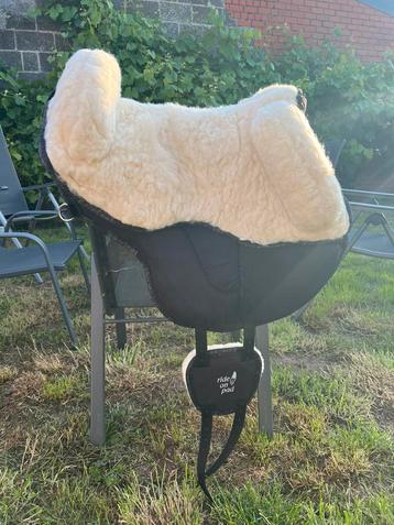 Barebackpad met afneembare schapenwol beschikbaar voor biedingen