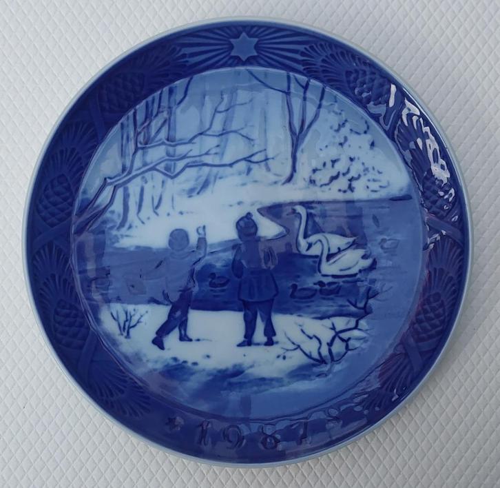 Royal Copenhagen „Christmas Plate” bordenset uit de jaren 80, Antiek en Kunst, Antiek | Porselein, Ophalen